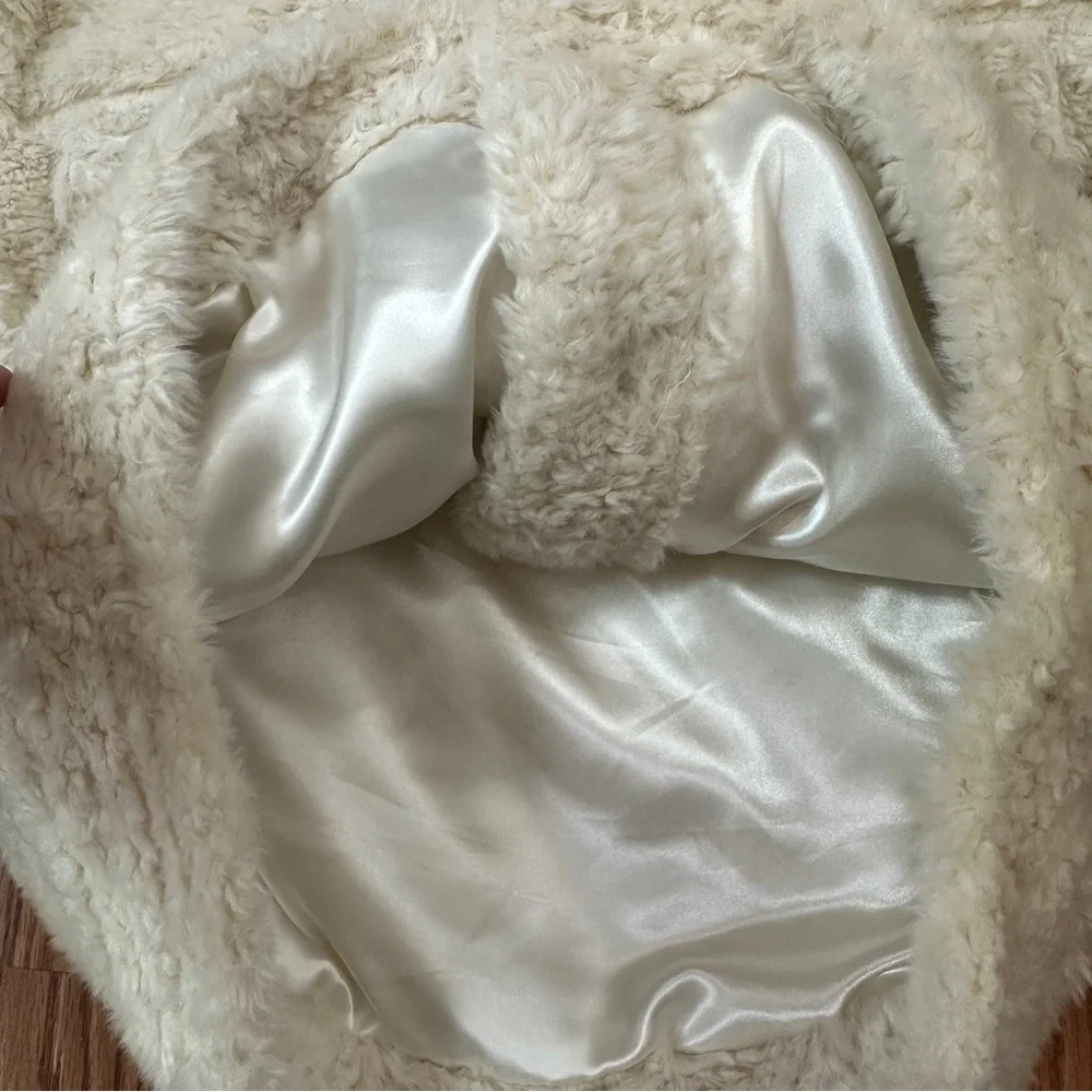 Victoria’s Secret Faux Fur Sherpa Teddy Jacket Cream White Size Large - Picture 13 of 15